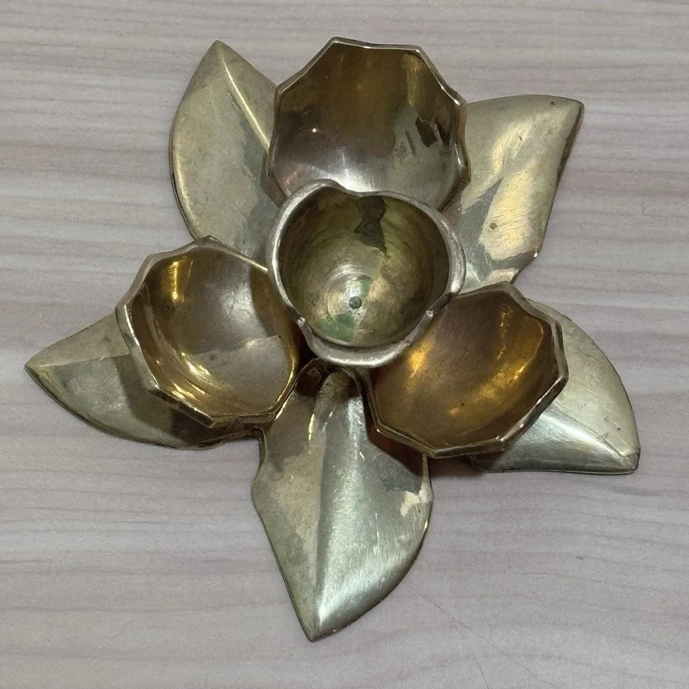 Pair Of Vintage Solid Brass Flower Lotus Water Lily Taper Candlestick Holders